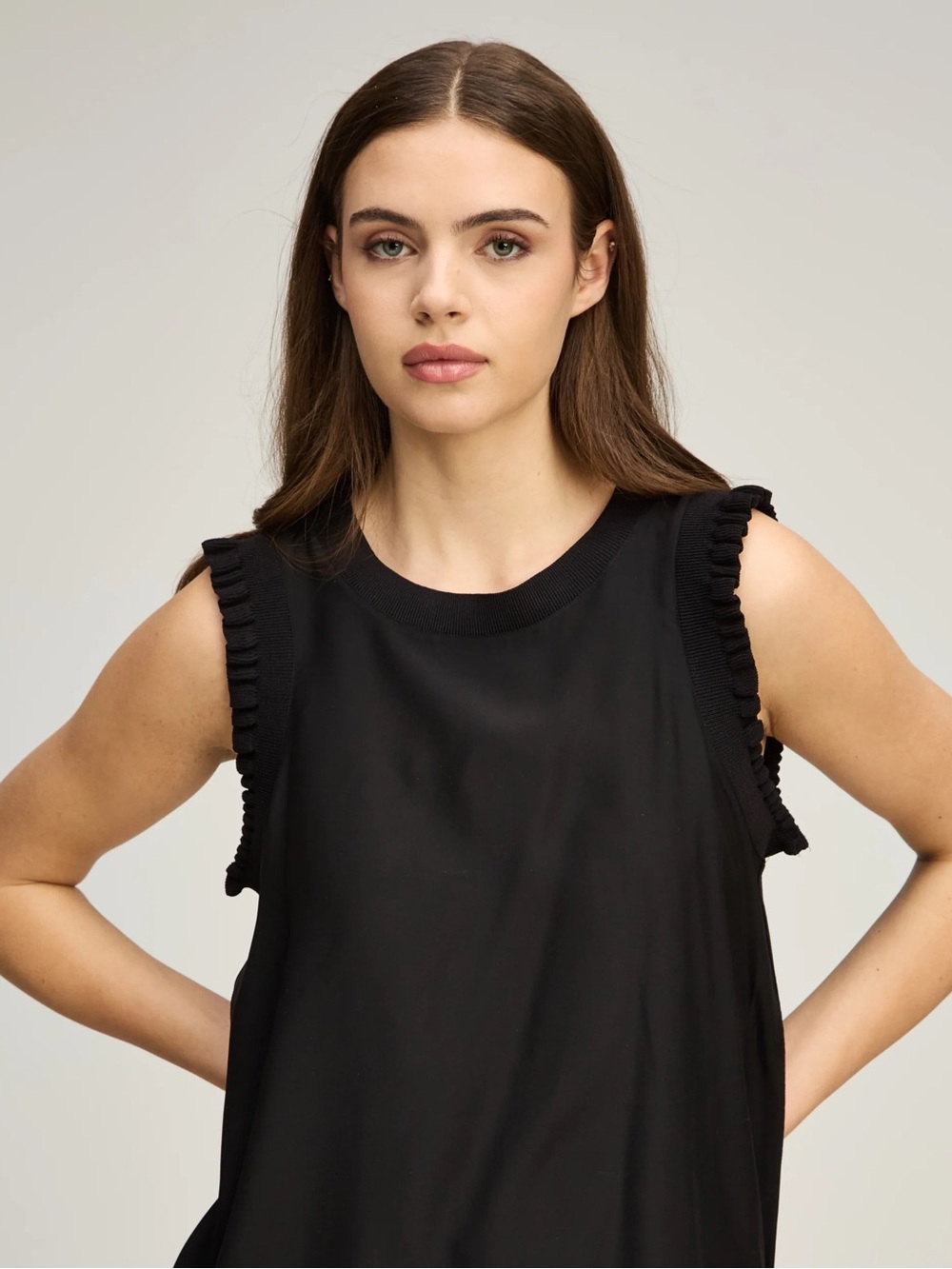 Cinq A Sept Lenore Black Silk Sleeveless Top Knit Ruffle Trim L Minimalist